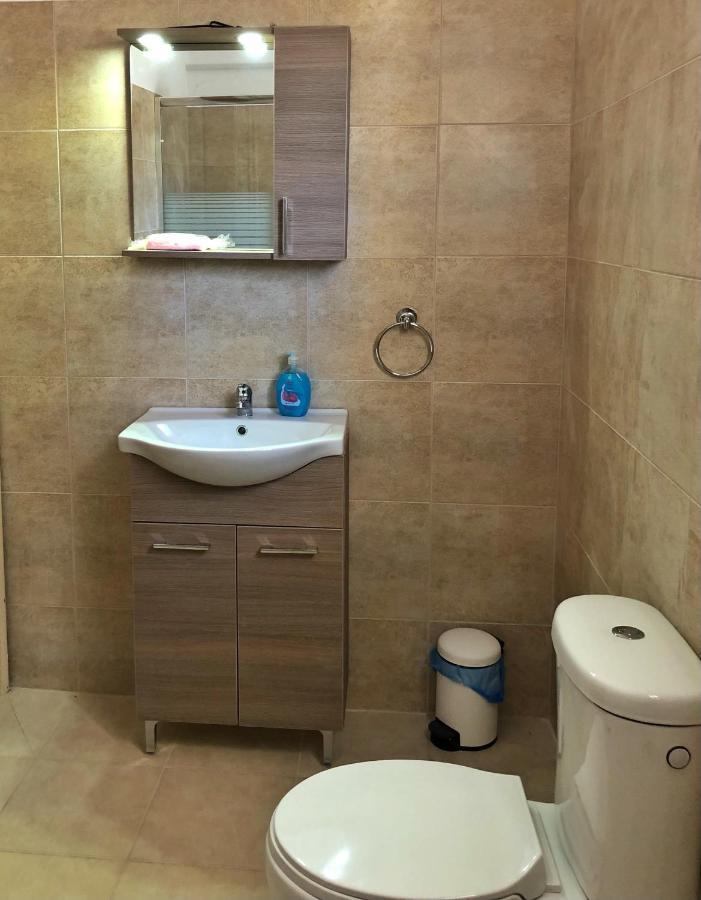 Blue Air Apartment 1Minute From Sea, 15 Min From The Airport Artemis City Center 外观 照片